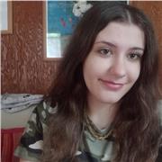 Diplomata presso liceo linguistico, conoscenza inglese buon livello, spagnolo medio e più limitato in tedesco